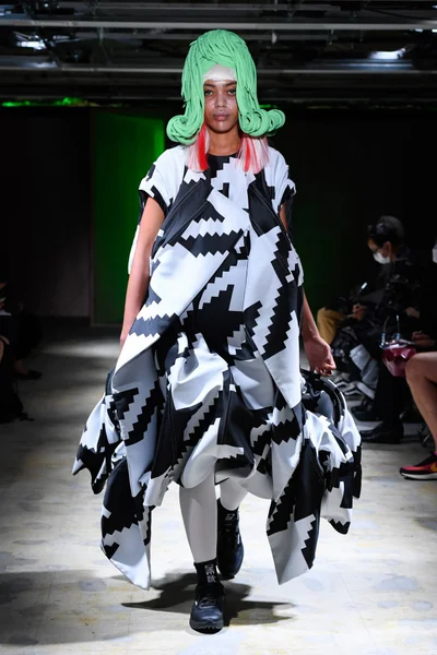 Look 12